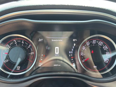 Used 2020 Dodge Challenger SXT RWD image 5