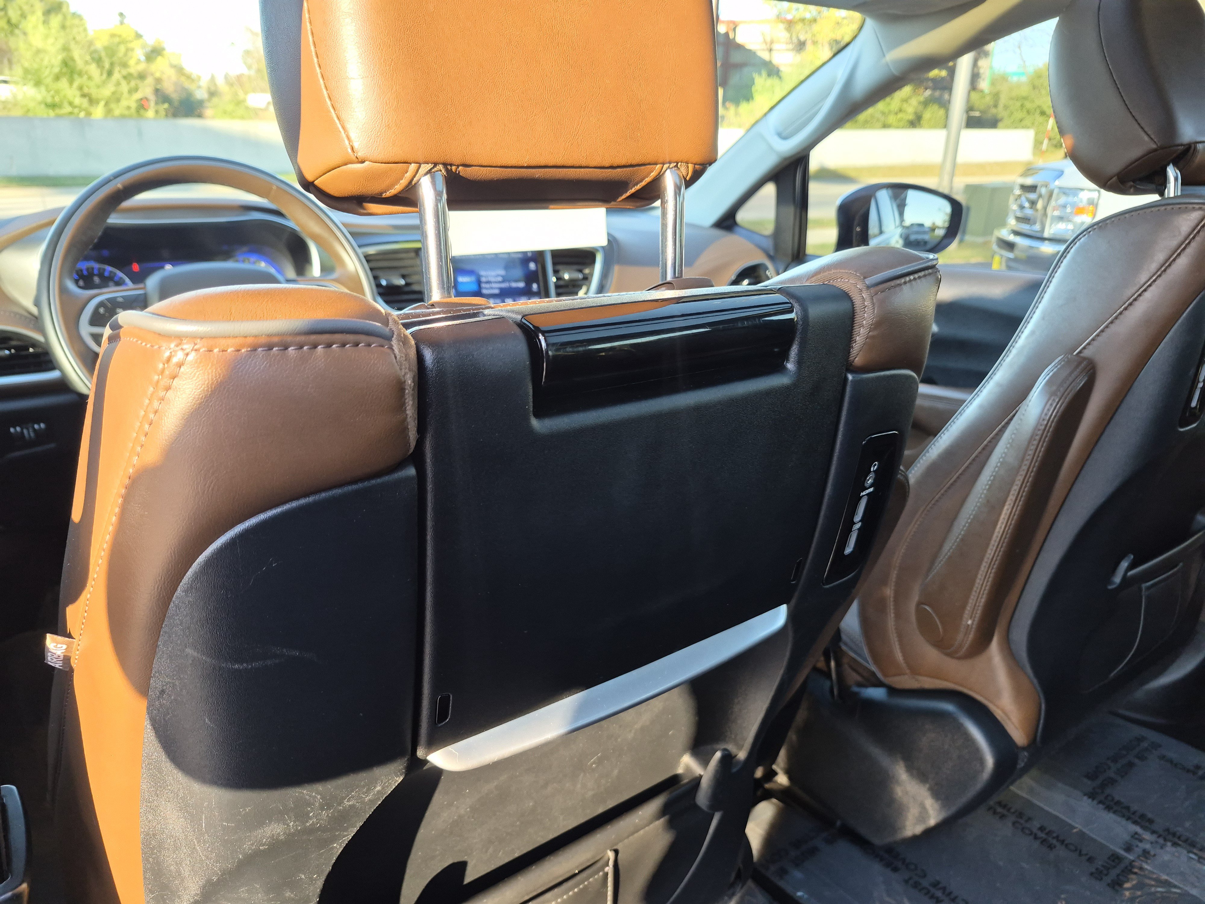 Used 2017 Chrysler Pacifica Limited FWD image 17