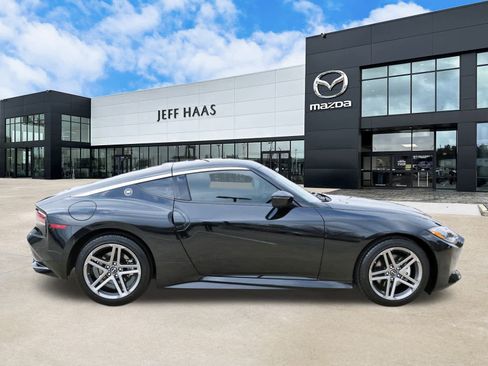 Used 2025 Nissan Z Sport w/ Floor Mat Package image 5