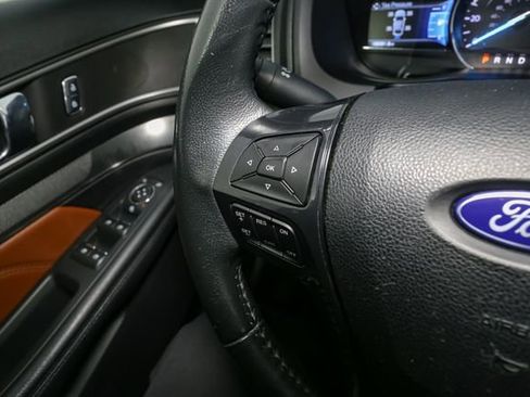 Used 2019 Ford Explorer XLT w/ Equipment Group 202A AWD/4WD image 32