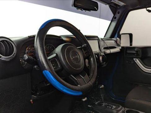 Used 2015 Jeep Wrangler Unlimited Sahara image 23