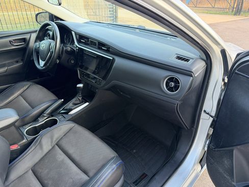 Used 2018 Toyota Corolla SE image 16