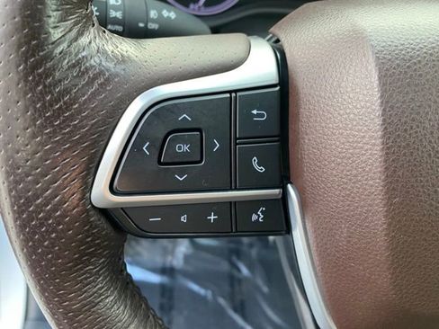 Used 2022 Toyota Sienna Platinum image 24