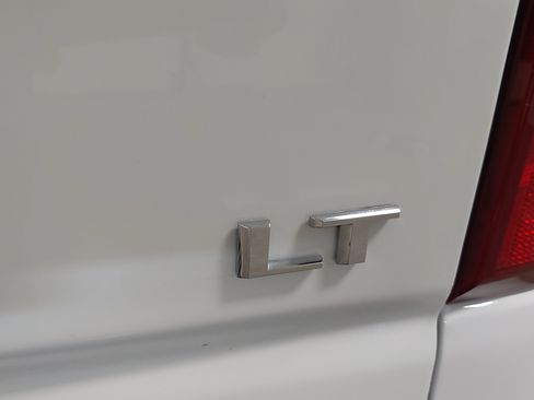 Used 2024 Chevrolet Silverado 2500 LT AWD/4WD image 46