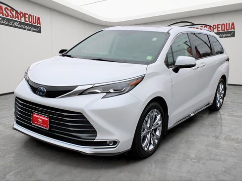 Certified 2024 Toyota Sienna Platinum image 1