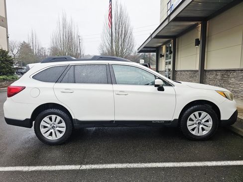 Used 2015 Subaru Outback 2.5i Premium AWD/4WD image 6