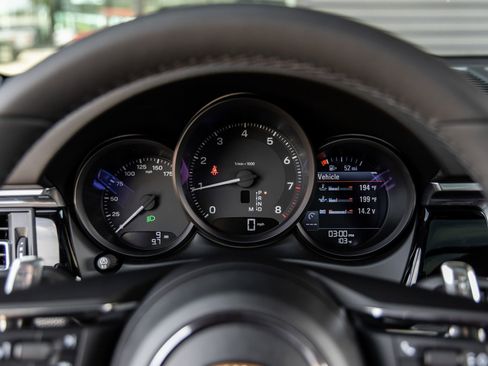 New 2025 Porsche Macan image 27