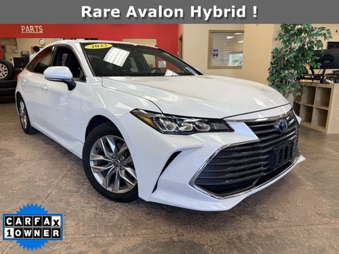 Used 2022 Toyota Avalon XLE w/ Moonroof Package FWD image 1