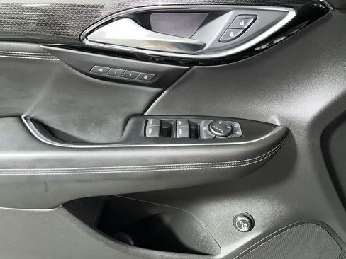 Used 2022 Buick Envision Essence w/ Safety Package FWD image 13