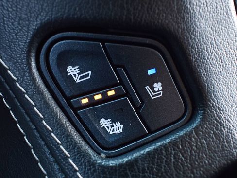 Used 2018 Chevrolet Tahoe Premier AWD/4WD image 25