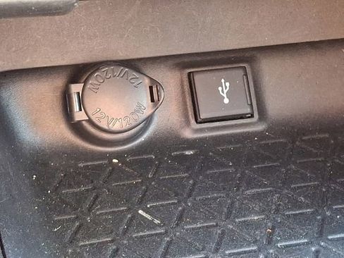 Used 2021 Toyota RAV4 XLE image 30