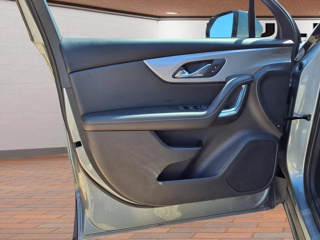 Used 2025 Chevrolet Blazer LT FWD image 19