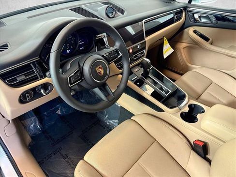 Used 2026 Porsche Macan AWD/4WD image 4