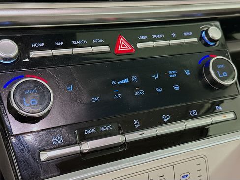 Used 2024 Hyundai Santa Fe SEL FWD image 24