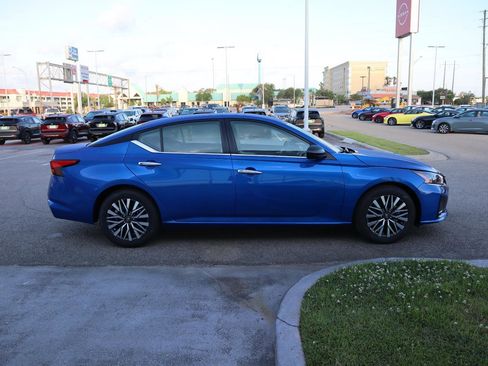 New 2025 Nissan Altima 2.5 SV image 9