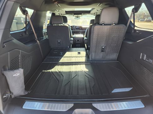 Used 2025 Chevrolet Suburban Z71 w/ Z71 Off-Road Package image 12