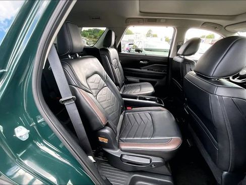 Certified 2024 Nissan Pathfinder Platinum FWD image 22