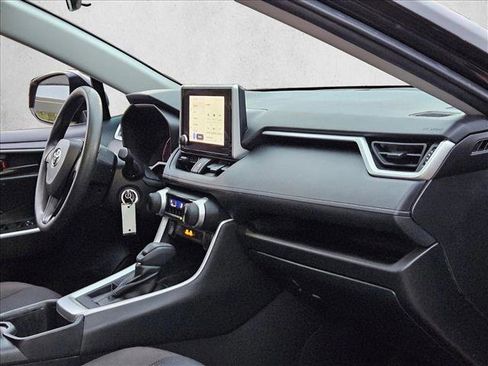 Used 2023 Toyota RAV4 LE image 20