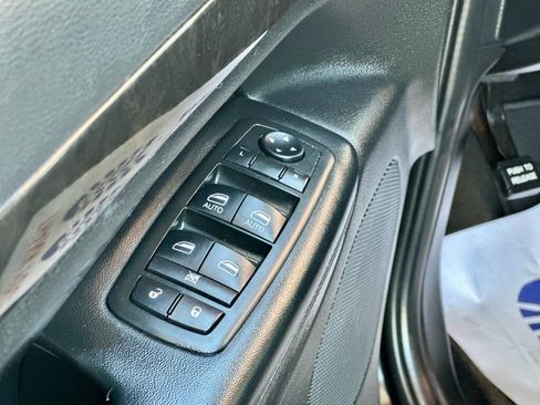 Used 2012 Jeep Grand Cherokee Laredo w/ Laredo E Group AWD/4WD image 12