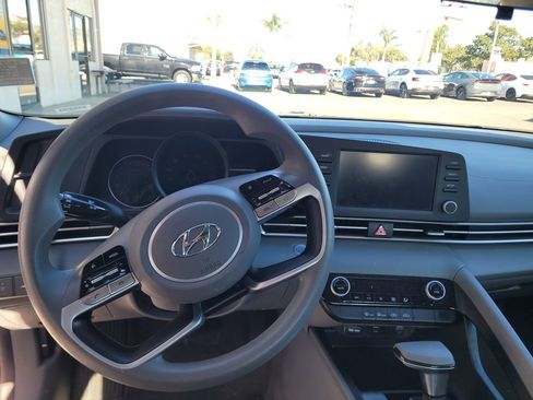 Used 2023 Hyundai Elantra SEL image 11