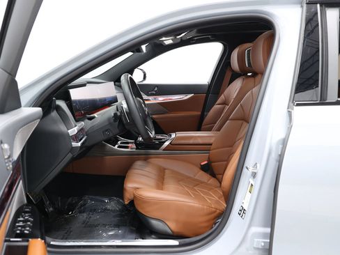 Used 2024 BMW 760i xDrive w/ Premium Package 2 AWD/4WD image 15