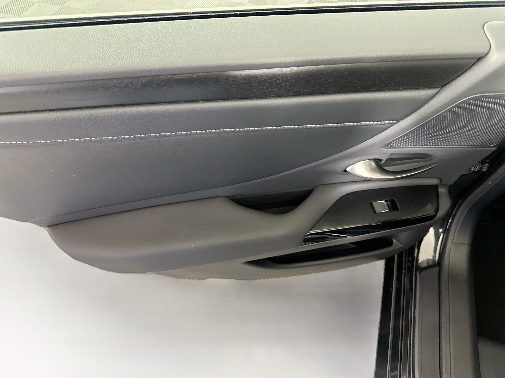 Used 2024 Lexus ES 300h w/ Premium Package FWD image 27