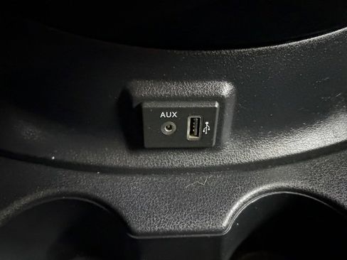 Used 2018 Nissan Versa SV image 29