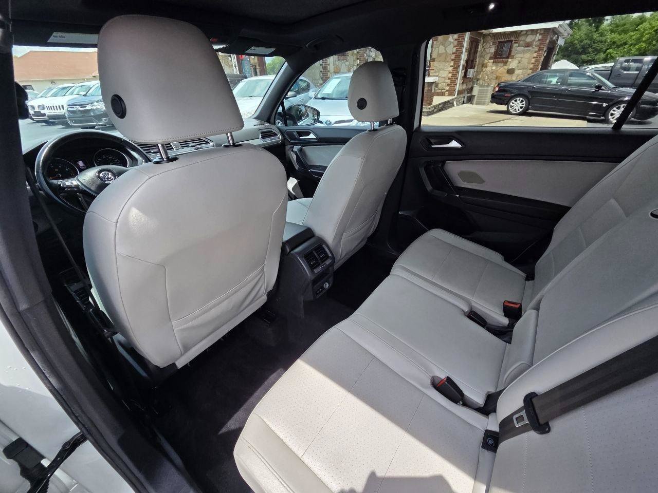 Used 2020 Volkswagen Tiguan SE R-Line FWD image 13