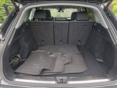 Used 2025 Audi Q5 Premium w/ Convenience Package AWD/4WD image 29