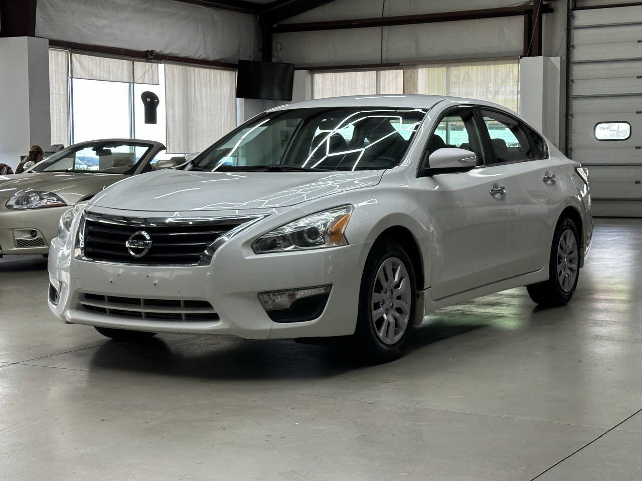 Used 2014 Nissan Altima 2.5 S w/ Display Audio Package FWD image 5