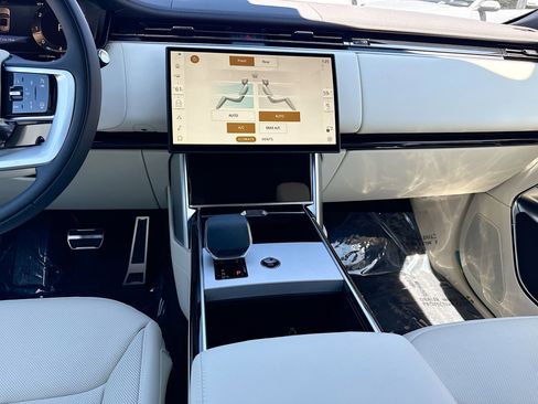 New 2026 Land Rover Range Rover Long Wheelbase SE image 19