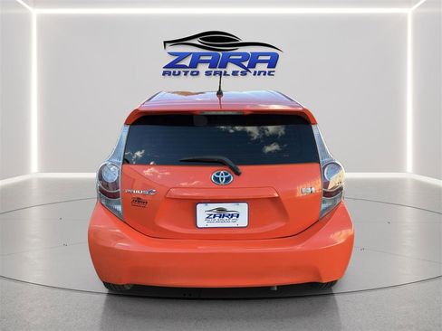 Used 2014 Toyota Prius C One image 6