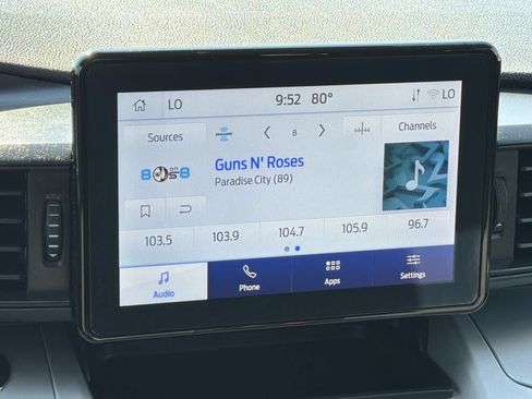 Used 2024 Ford Explorer XLT RWD image 13