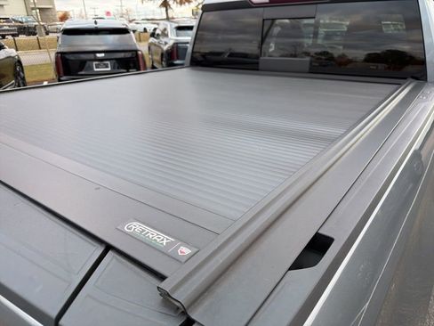 Used 2021 GMC Sierra 1500 SLT w/ SLT Premium Package image 11