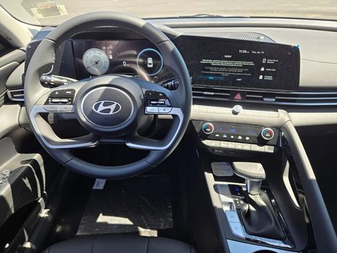 New 2026 Hyundai Elantra Limited FWD image 11