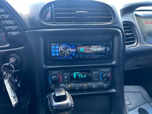 Used 1998 Chevrolet Corvette Coupe w/ Roof Pkg RWD image 28