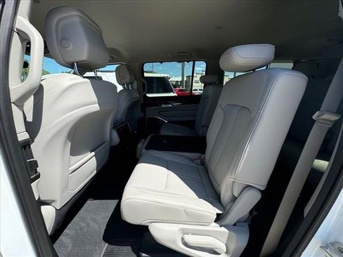 Used 2024 Jeep Wagoneer L 4WD w/ Convenience Group I image 21