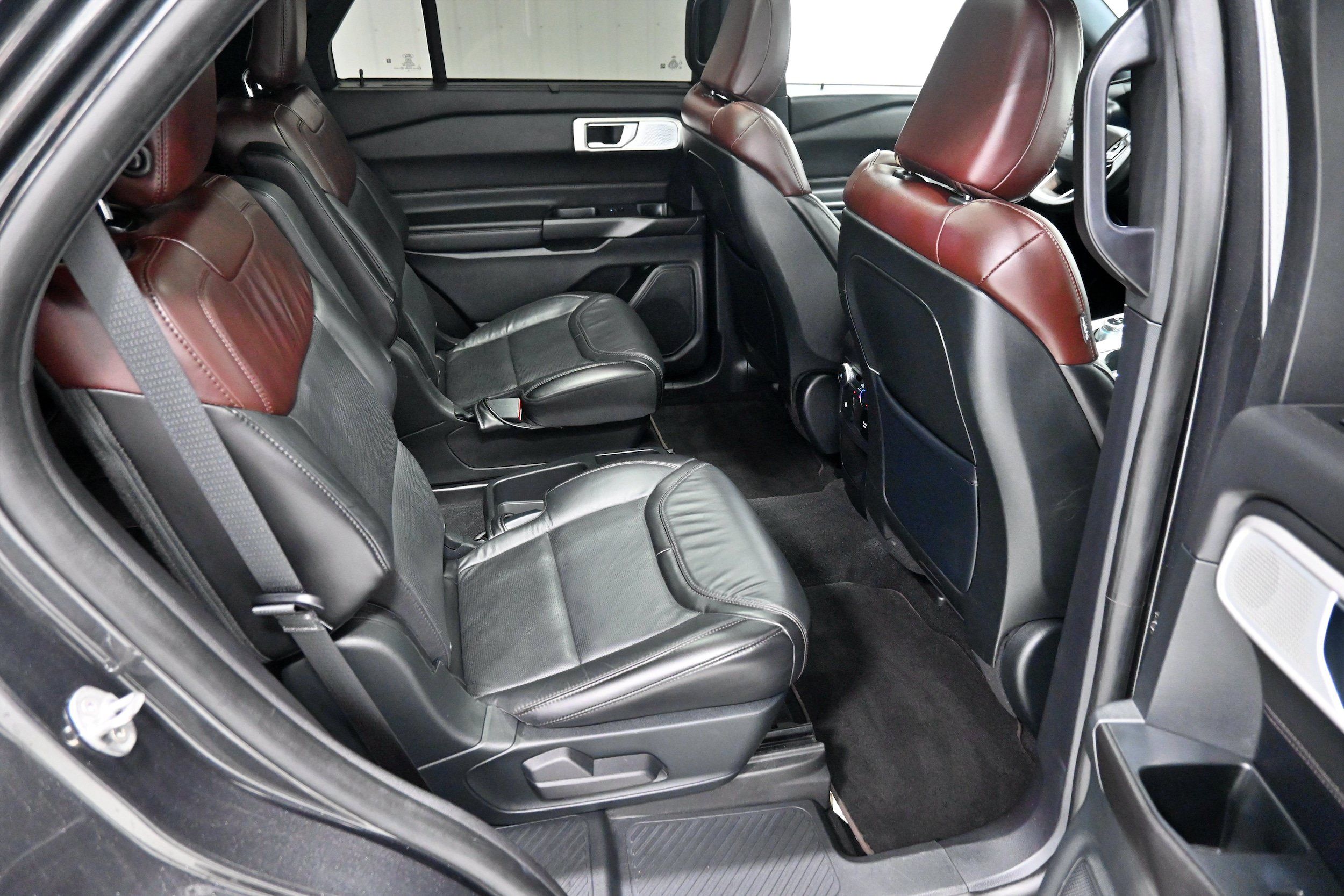 Used 2020 Ford Explorer Platinum w/ Premium Technology Package AWD/4WD image 30