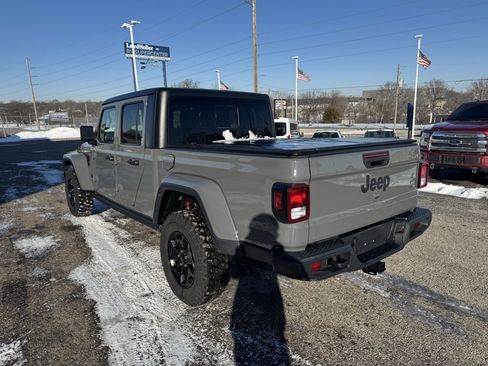 Used 2022 Jeep Gladiator Willys image 6