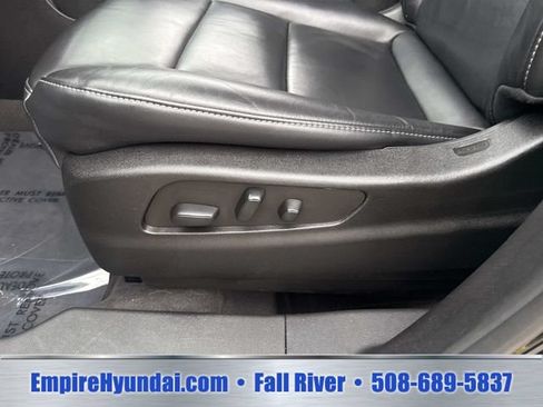 Used 2023 Cadillac XT4 Premium Luxury AWD/4WD image 18