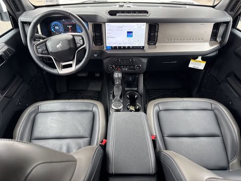 Used 2025 Ford Bronco Outer Banks w/ Sasquatch Package image 13