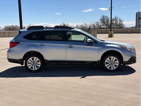 Used 2016 Subaru Outback 2.5i Premium AWD/4WD image 9