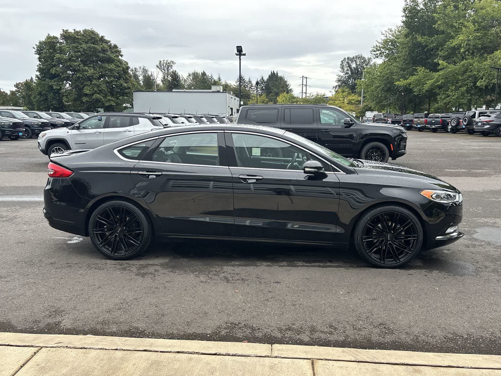 Used 2017 Ford Fusion Titanium FWD image 6