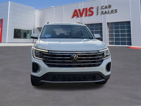 Used 2025 Volkswagen Atlas SE image 2
