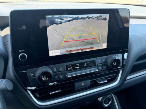 Used 2024 Toyota Grand Highlander AWD image 11