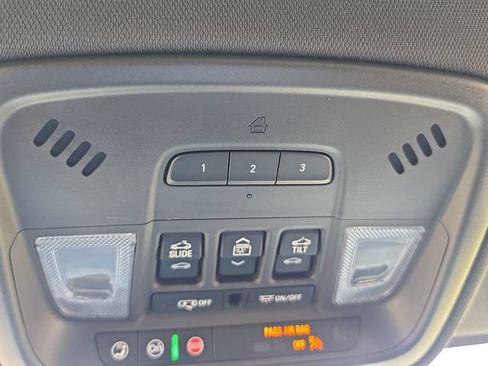 Used 2023 Chevrolet Traverse RS AWD/4WD image 27