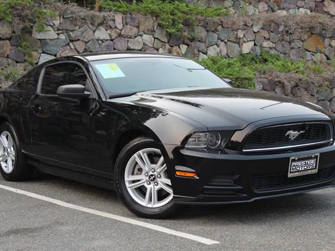 Used 2014 Ford Mustang V6 Coupe 2D image 4