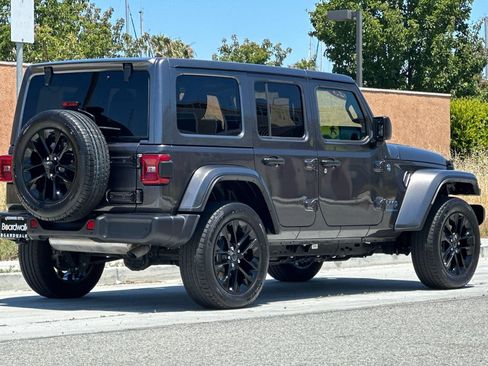 Used 2025 Jeep Wrangler Unlimited Sahara w/ Safety Group AWD/4WD image 4
