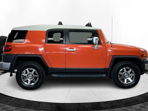 Used 2014 Toyota FJ Cruiser 4WD image 7