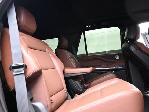 Used 2025 Lincoln Navigator Reserve AWD/4WD image 29